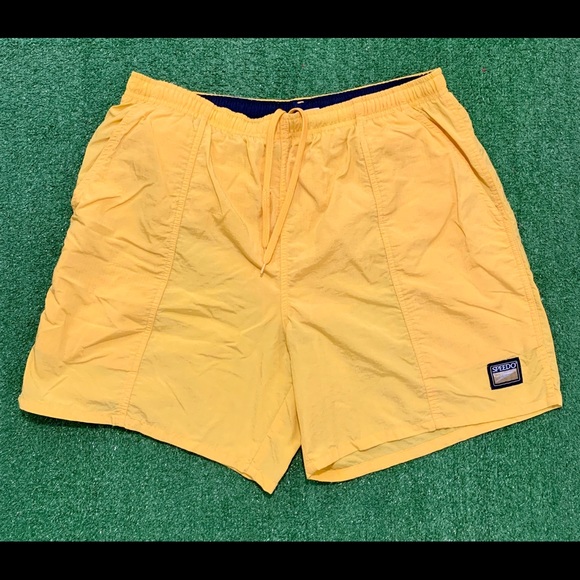 swimming shorts with waterproof pockets